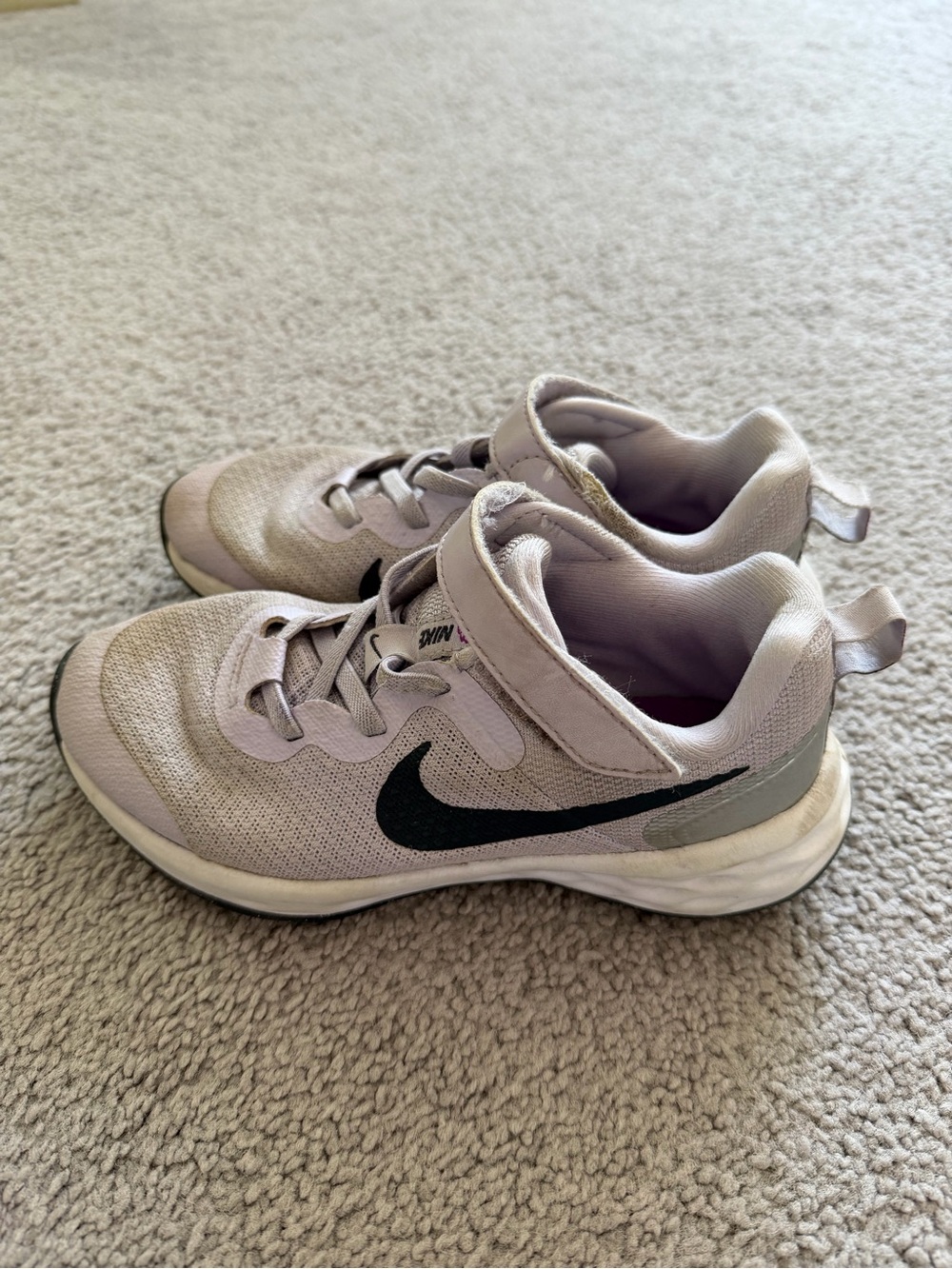 Nike Kids Light Lilac Sneakers with Black Swoosh